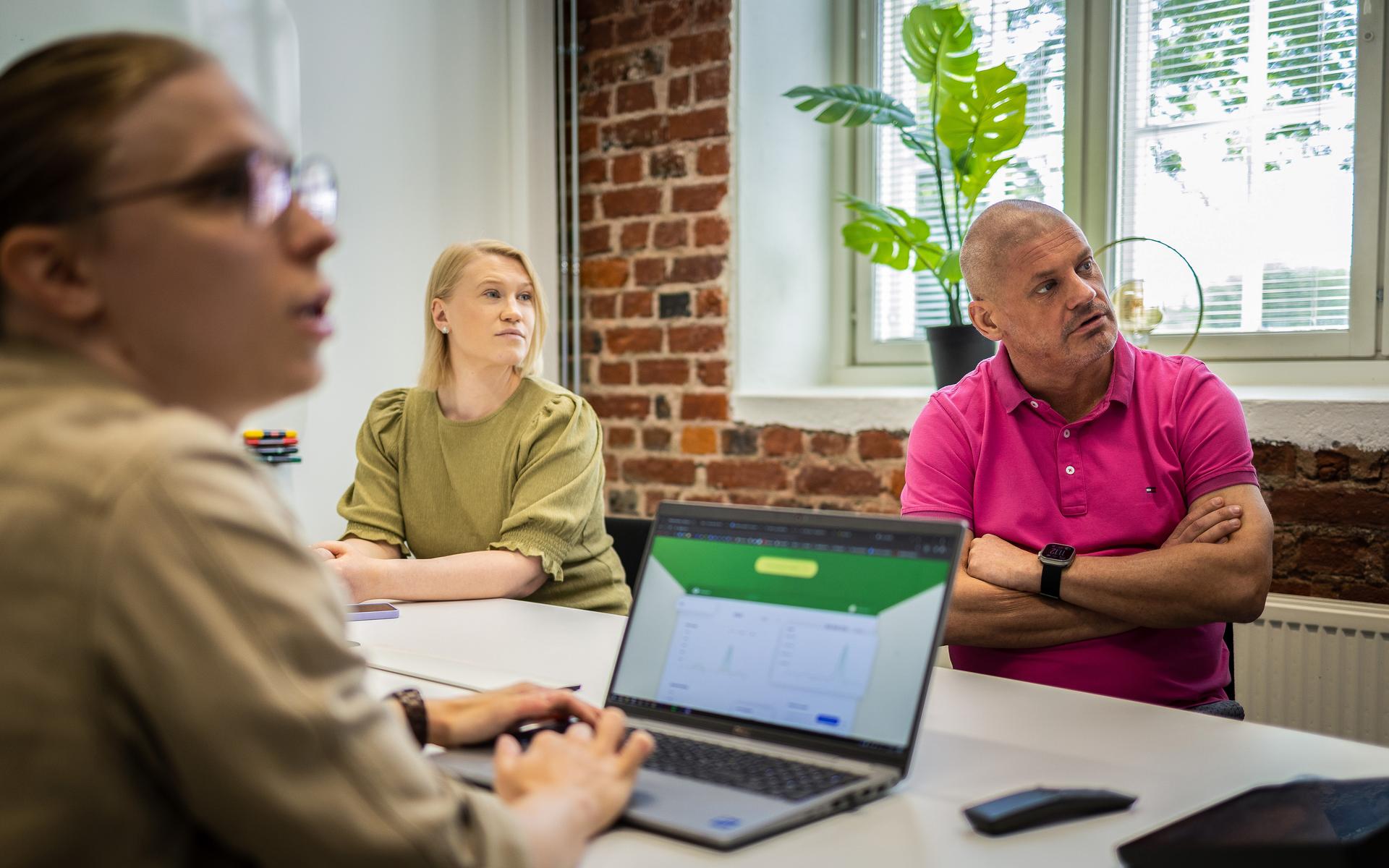 Asiakkaan tunteminen Hausvise